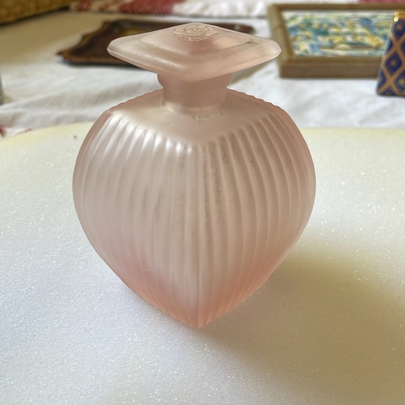 VTG Special Gifts by Crowing Touch pink frosted glass perfume oil bottle - Picture 2 of 6